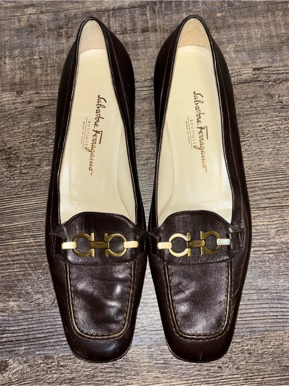 Salvatore Ferragamo Boutique Brown Leather Loafers Gold Gancini Flats lady 9.5AA